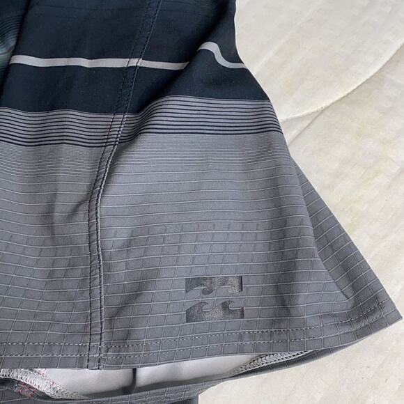 Billabong Board Shorts 28 - Picture 11 of 15